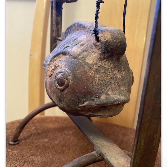 Old Japanese Art Sculpture Hanging Pottery & Metal Fish With Stand - Picture 2 of 7